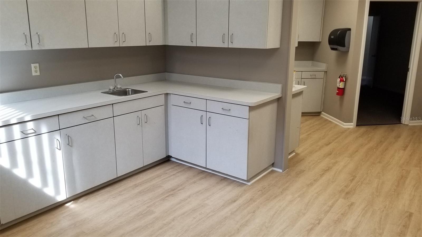 PARK AVE CONCOURSE - Commercial Lease