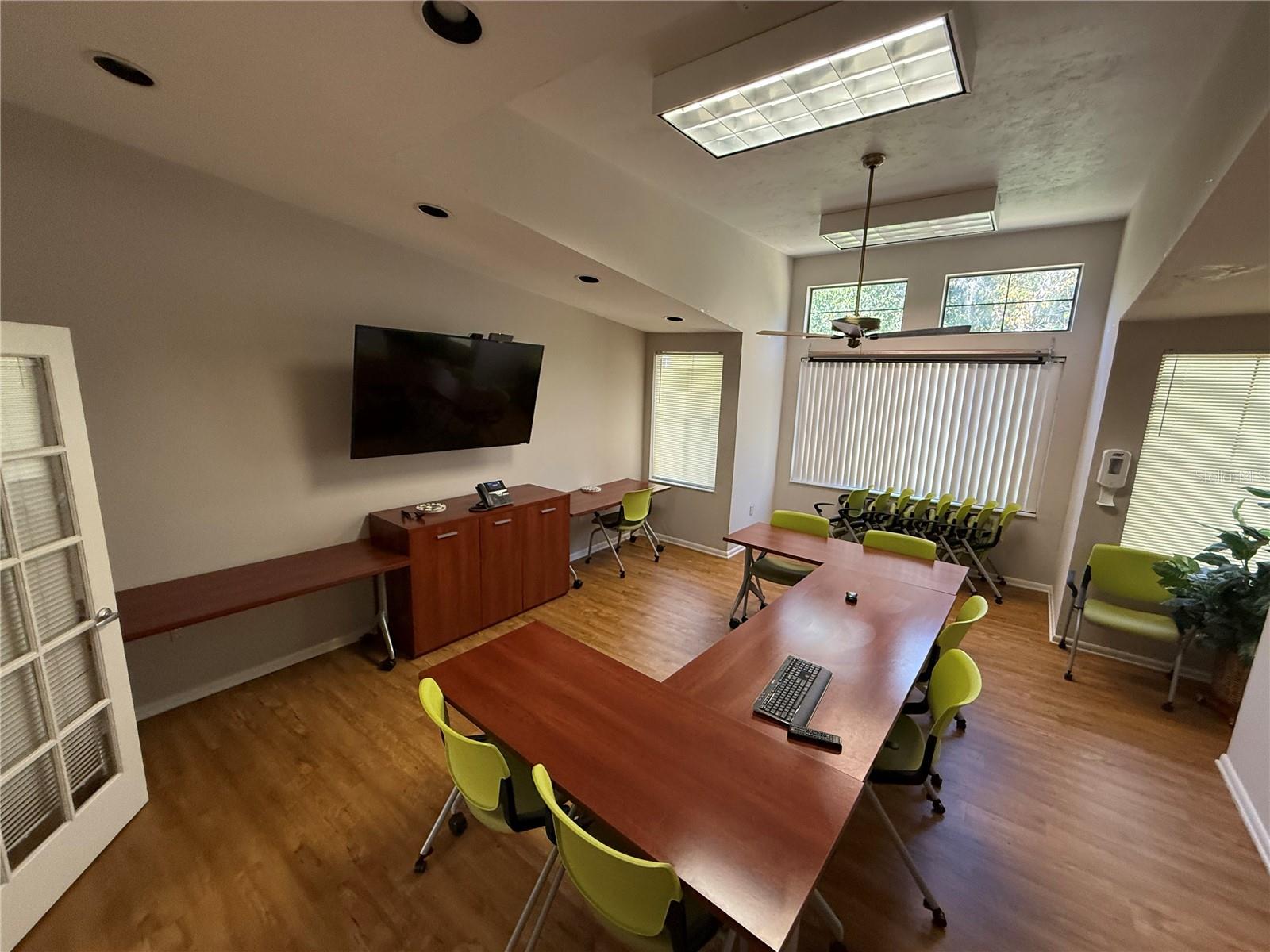 PARK AVE CONCOURSE - Commercial Lease