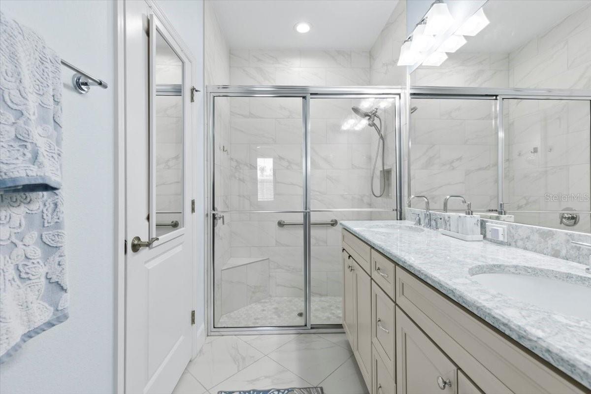 LATITUDE/DAYTONA BEACH CLOAR - Residential