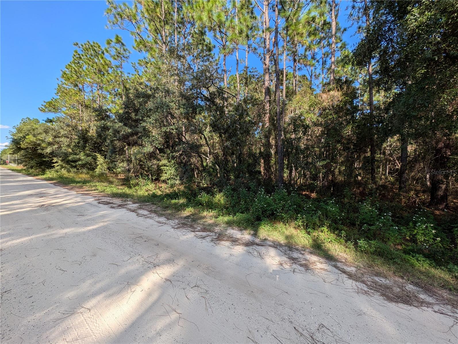 ROLLING HILLS UN FIVE - Land