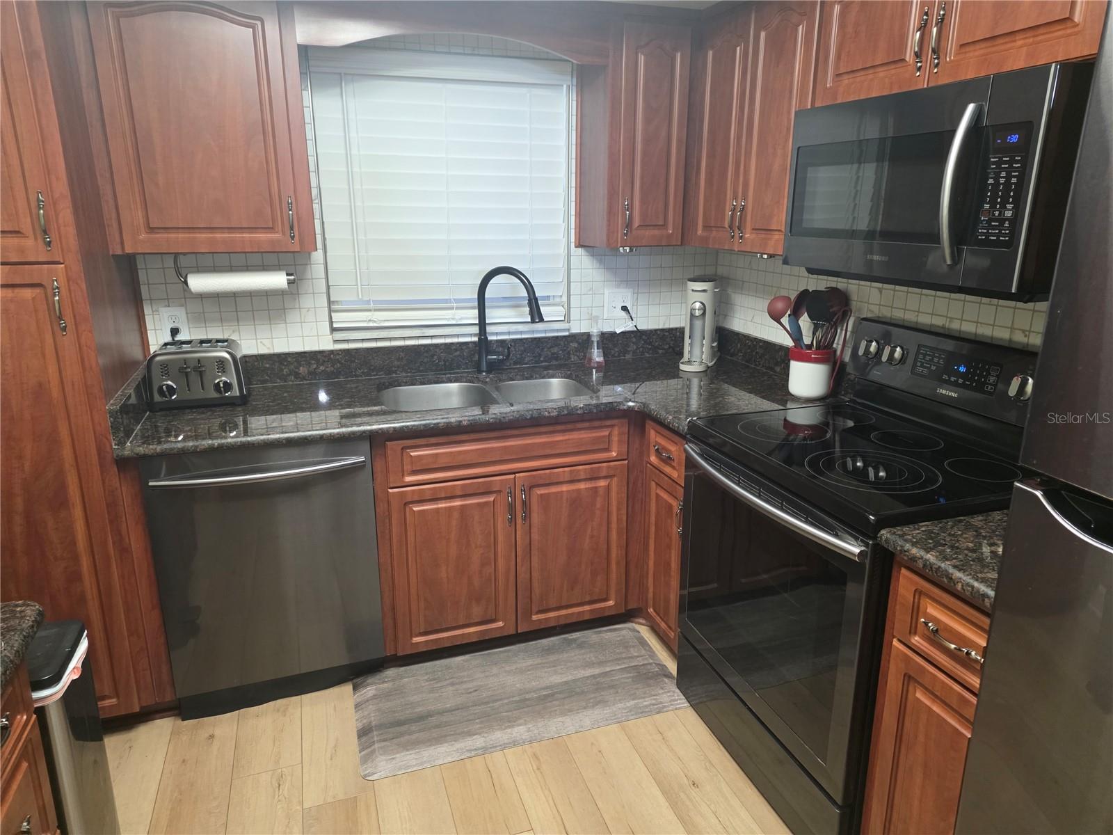 BAYWAY ISLES POINT BRITTANY THREE - Residential