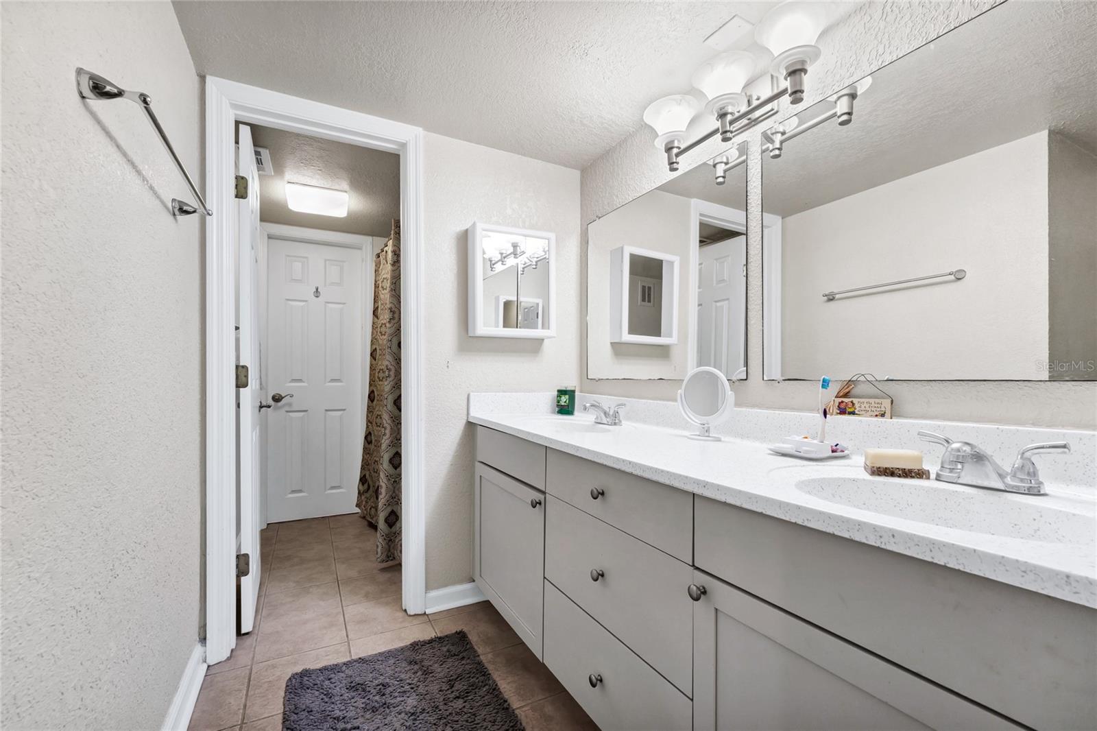 LA COSTA BRAVA LAKESIDE - Residential