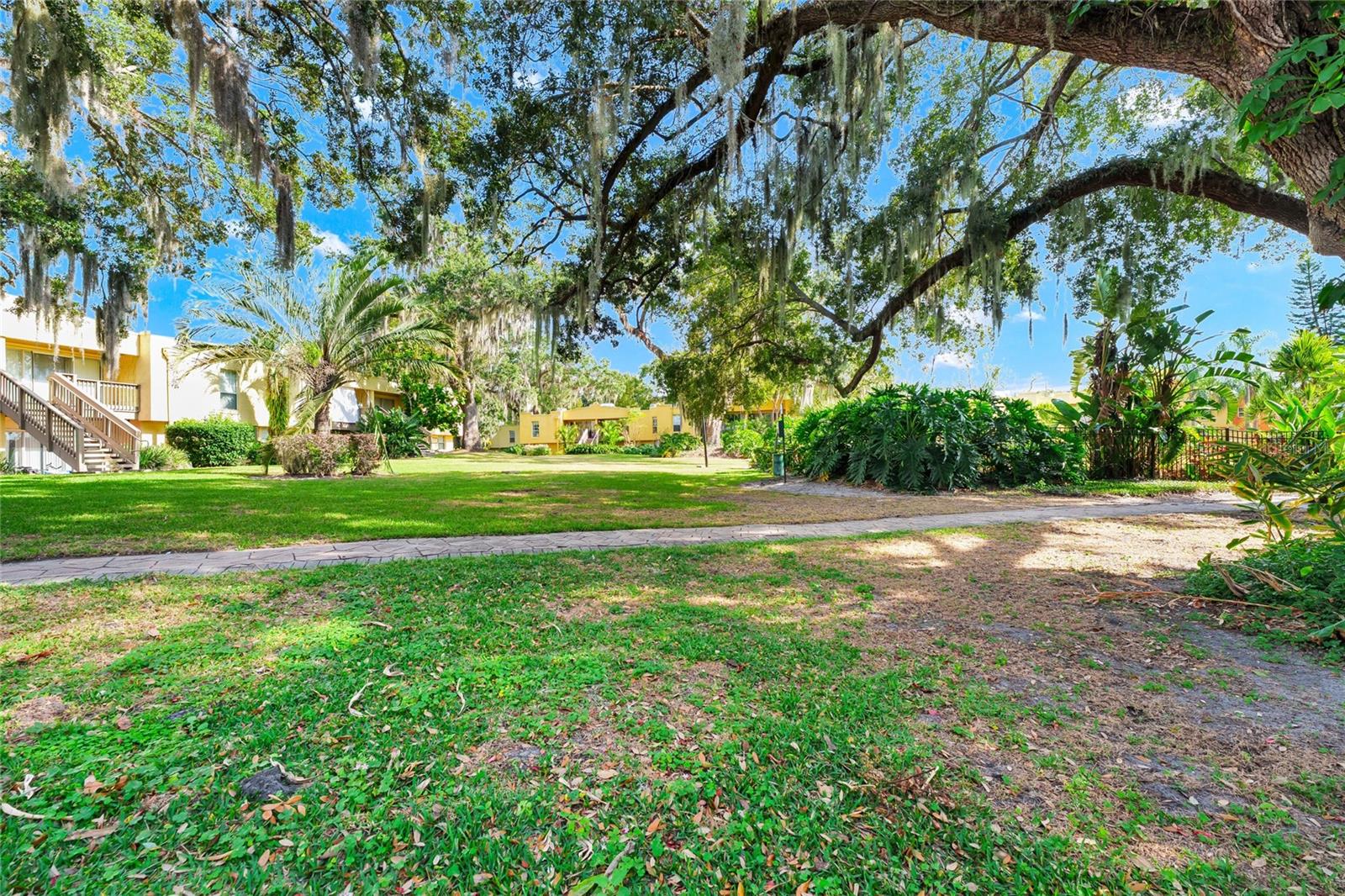 LA COSTA BRAVA LAKESIDE - Residential