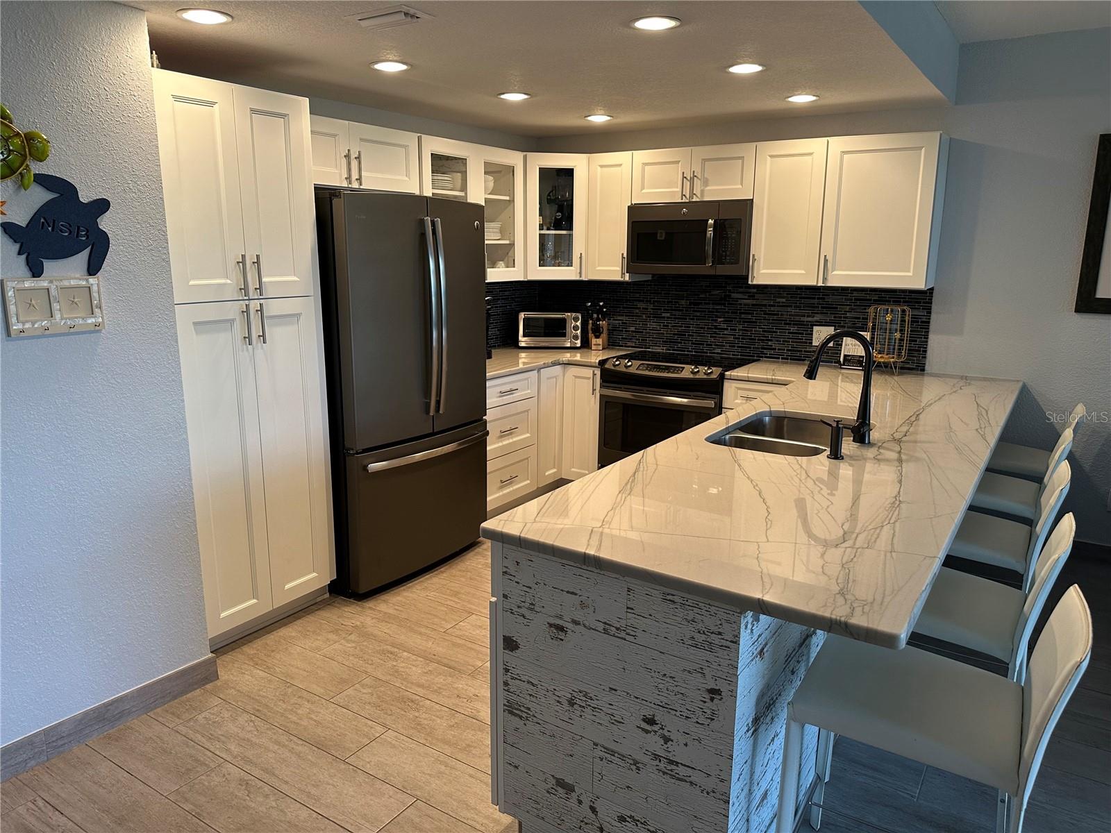 Tucked away small community with an assigned boat slip, pool and clubhouse. Friendly community close to many great restaurants, the intracoastal waterway and the beach.
