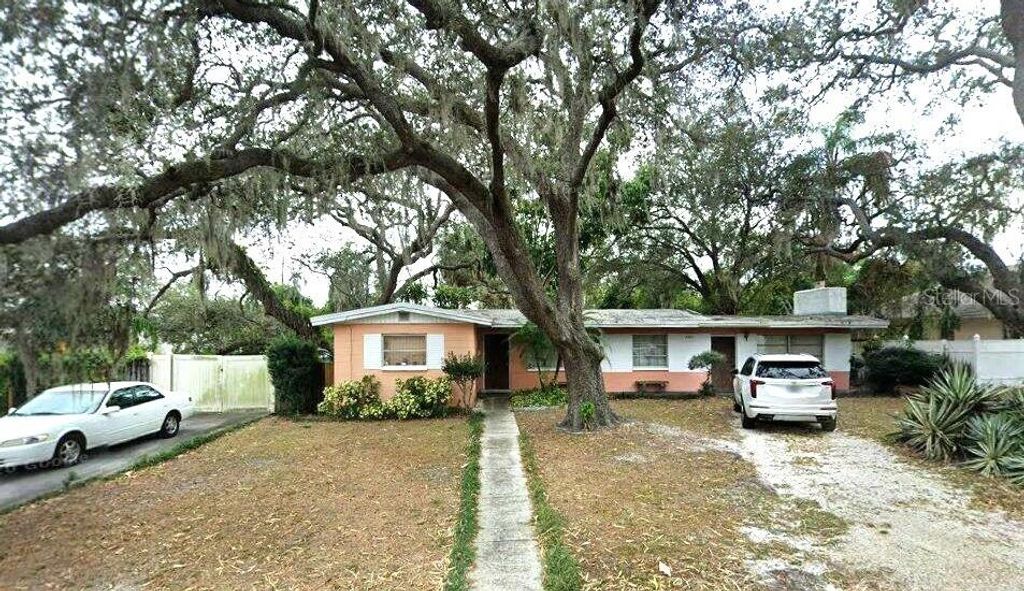Photo of 2304 W Woodlawn Ave, Tampa, FL 33618 (MLS # TB8510460)