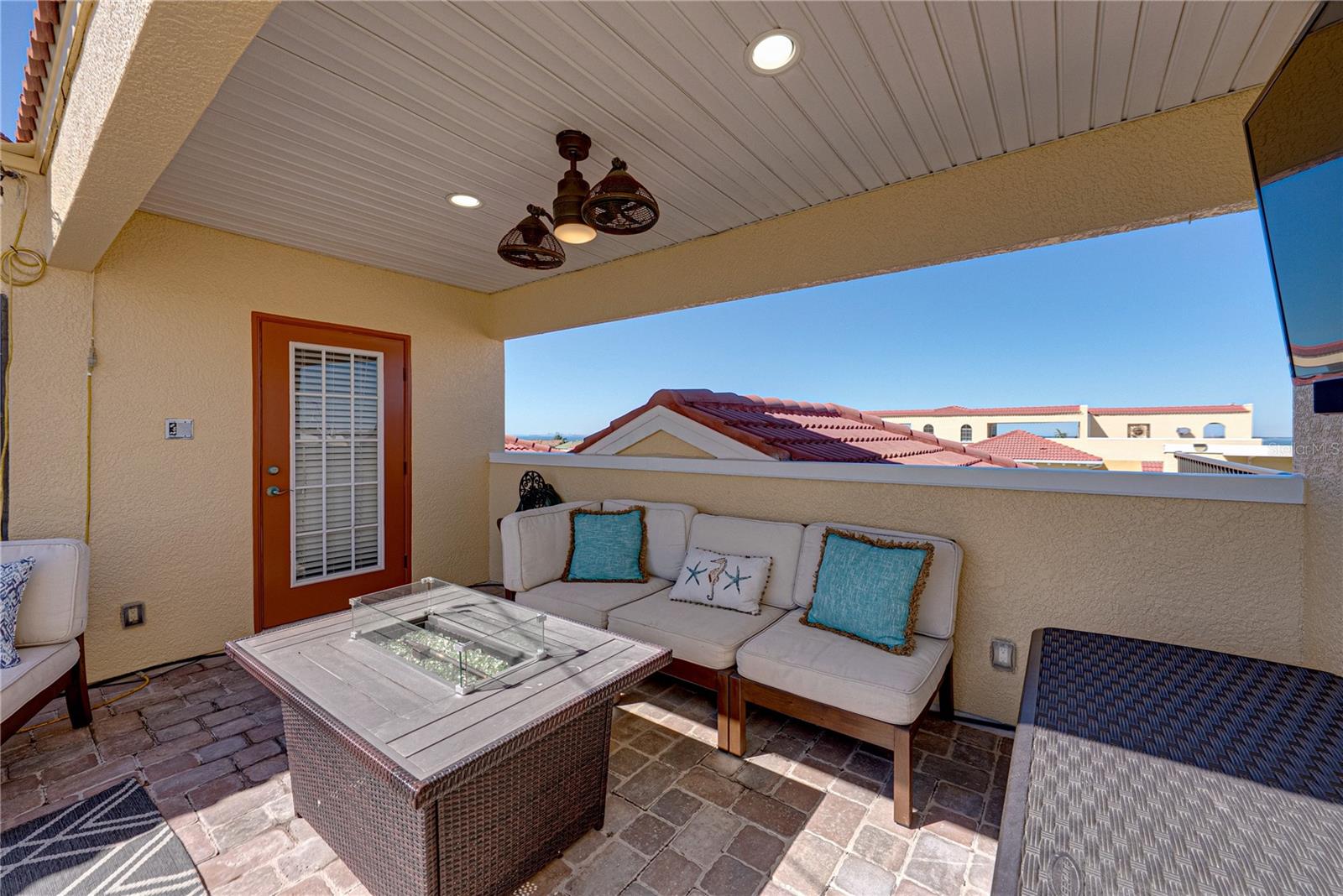 BRISA DEL MAR TWNHMS - Residential