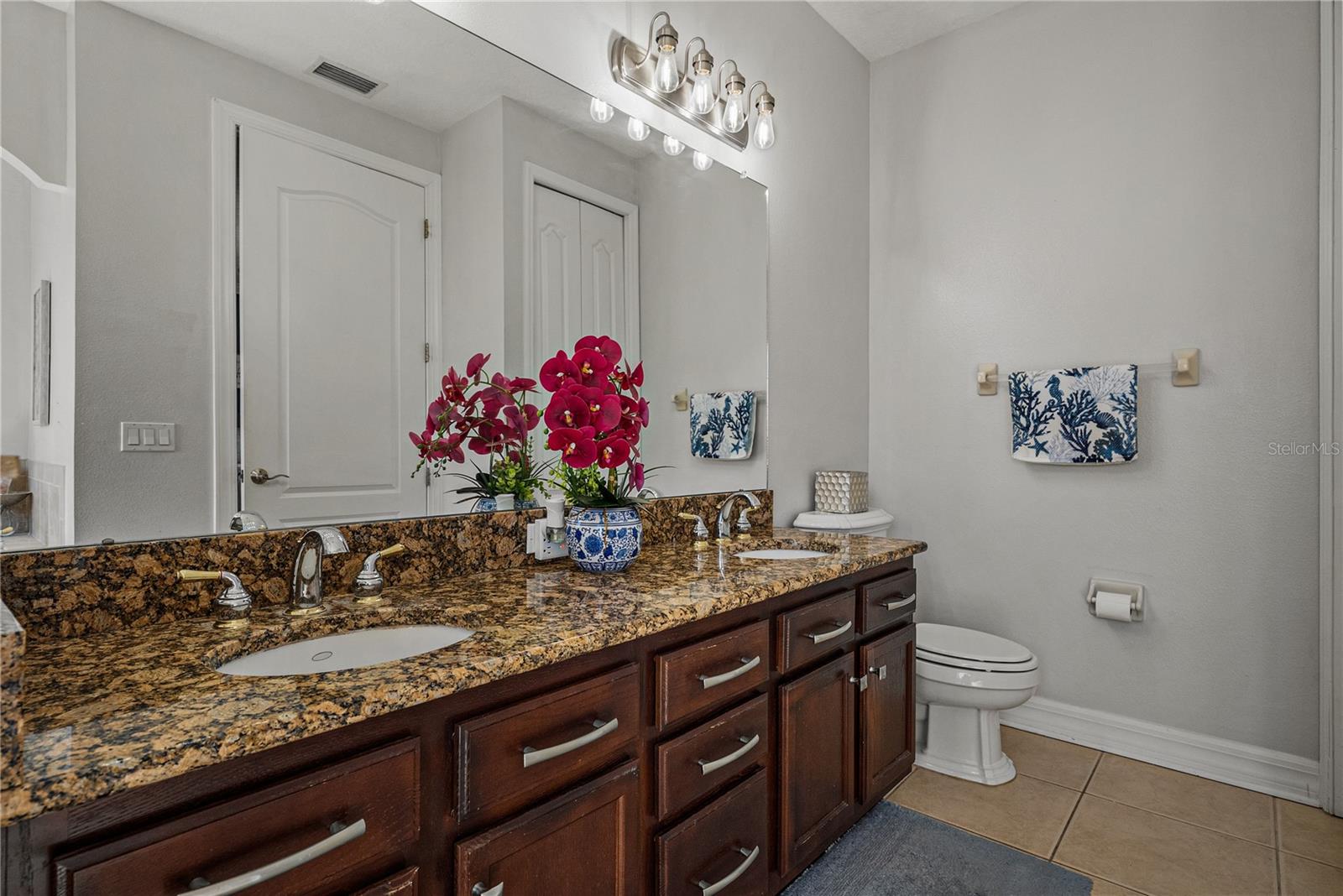 BRISA DEL MAR TWNHMS - Residential