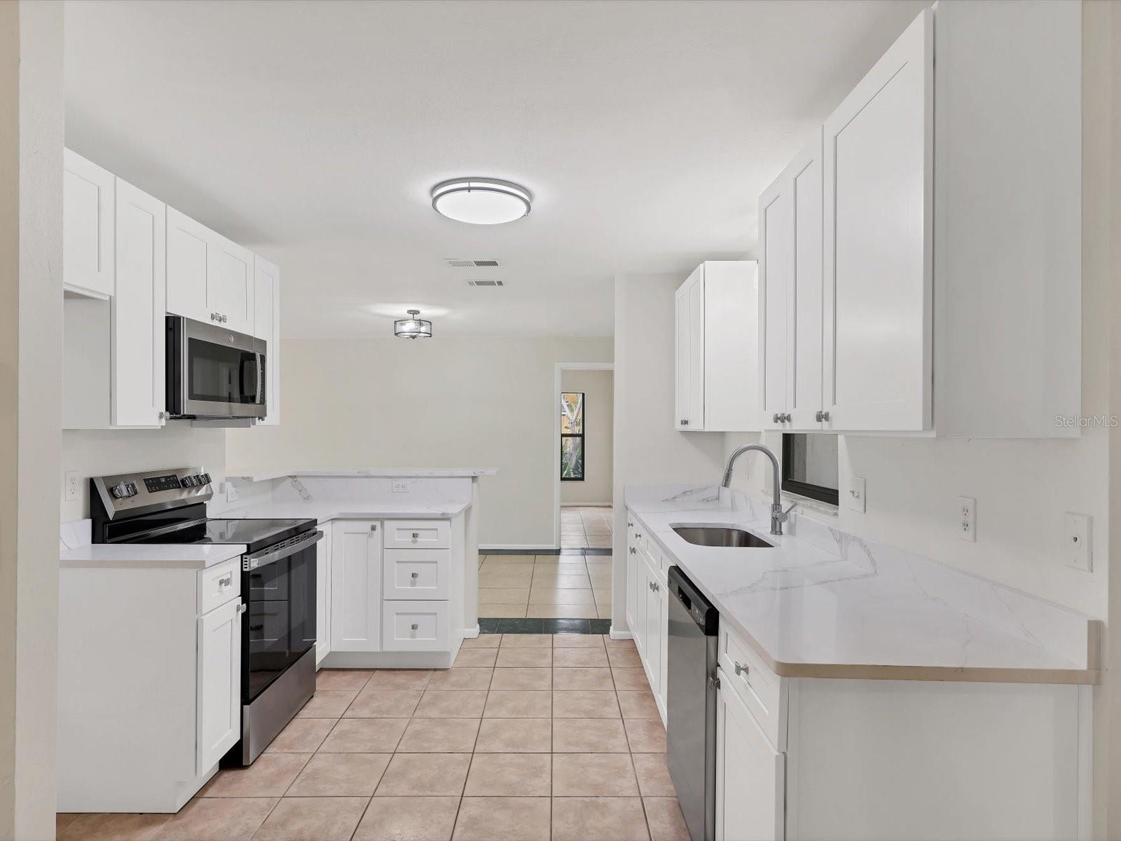 COUNTRY MEADOWS - Residential