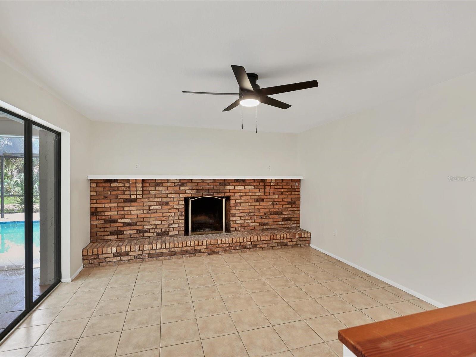 COUNTRY MEADOWS - Residential