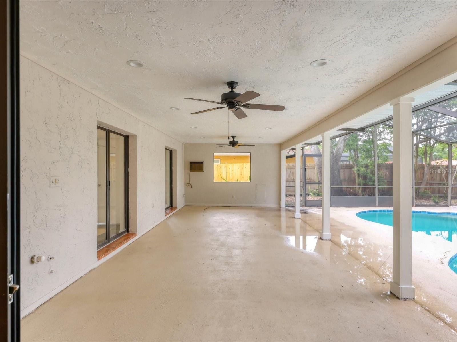 COUNTRY MEADOWS - Residential