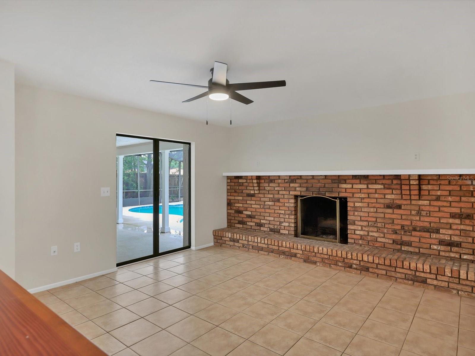 COUNTRY MEADOWS - Residential