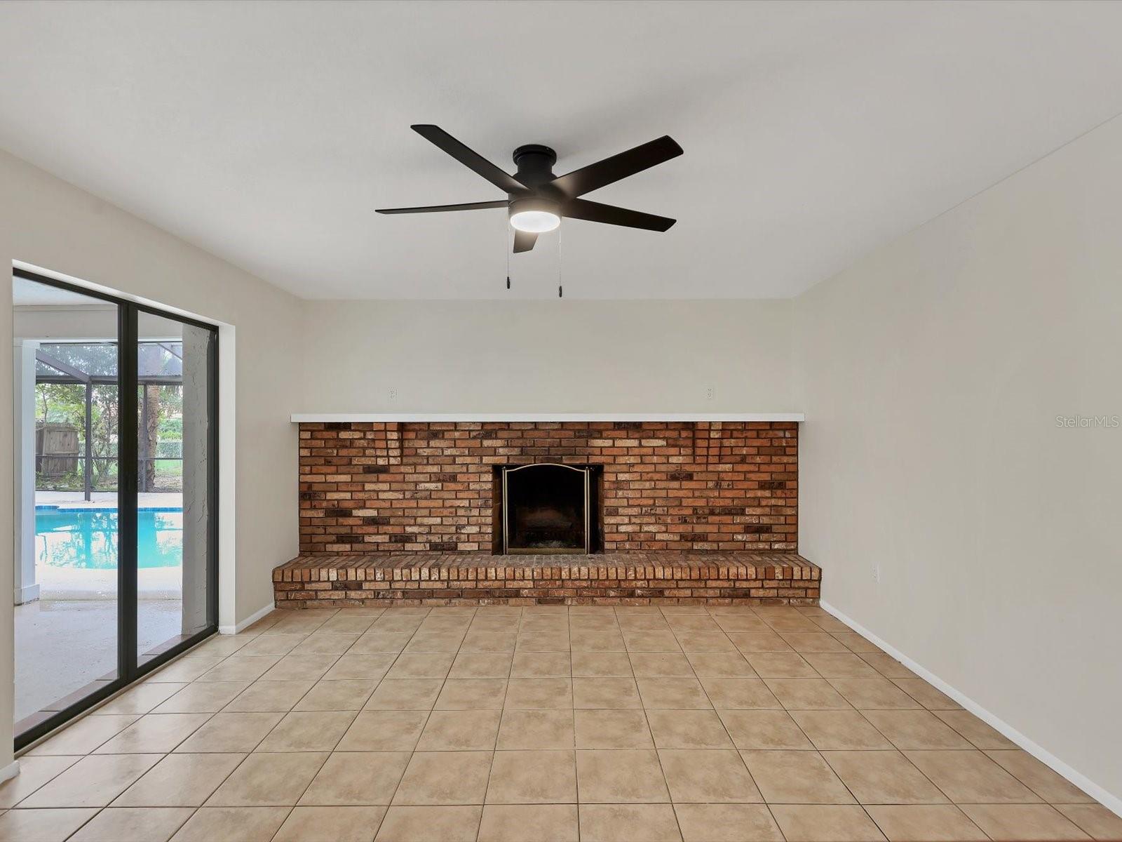 COUNTRY MEADOWS - Residential