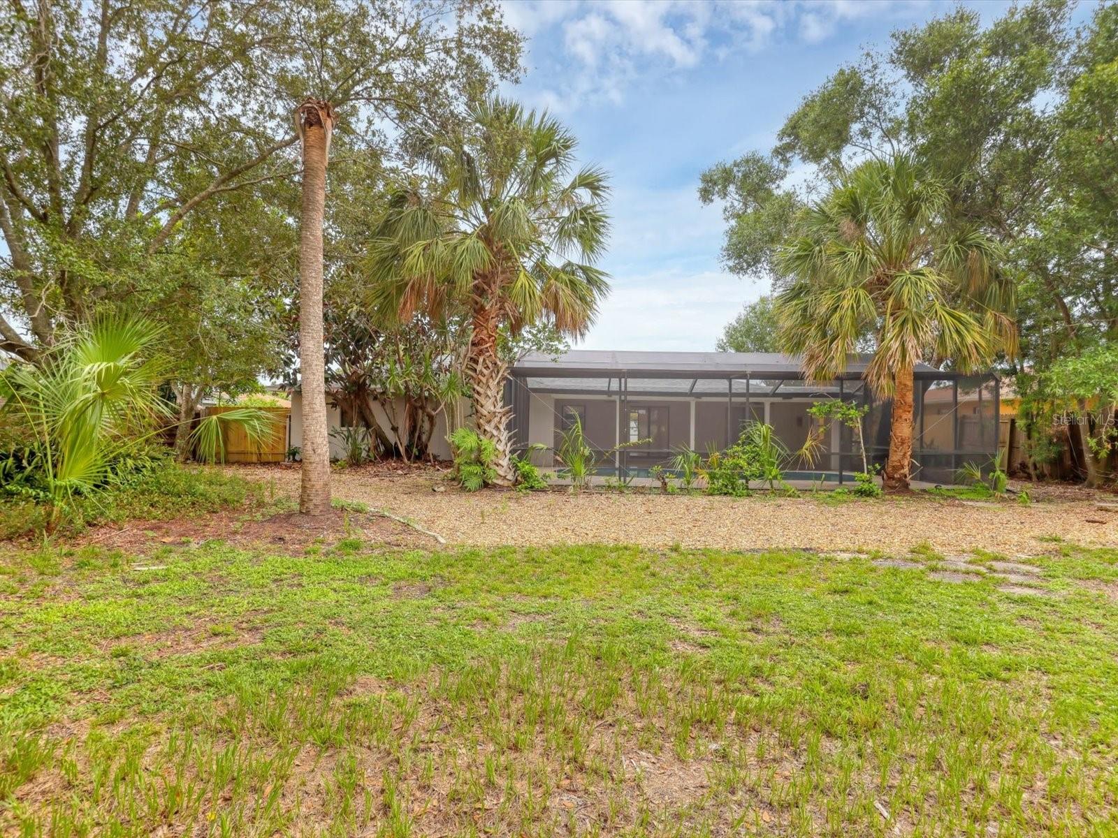 COUNTRY MEADOWS - Residential