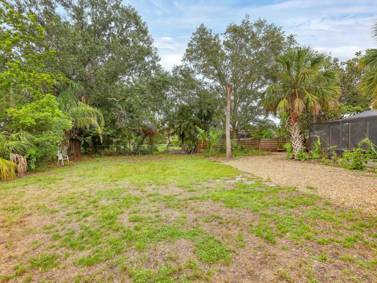 COUNTRY MEADOWS - Residential