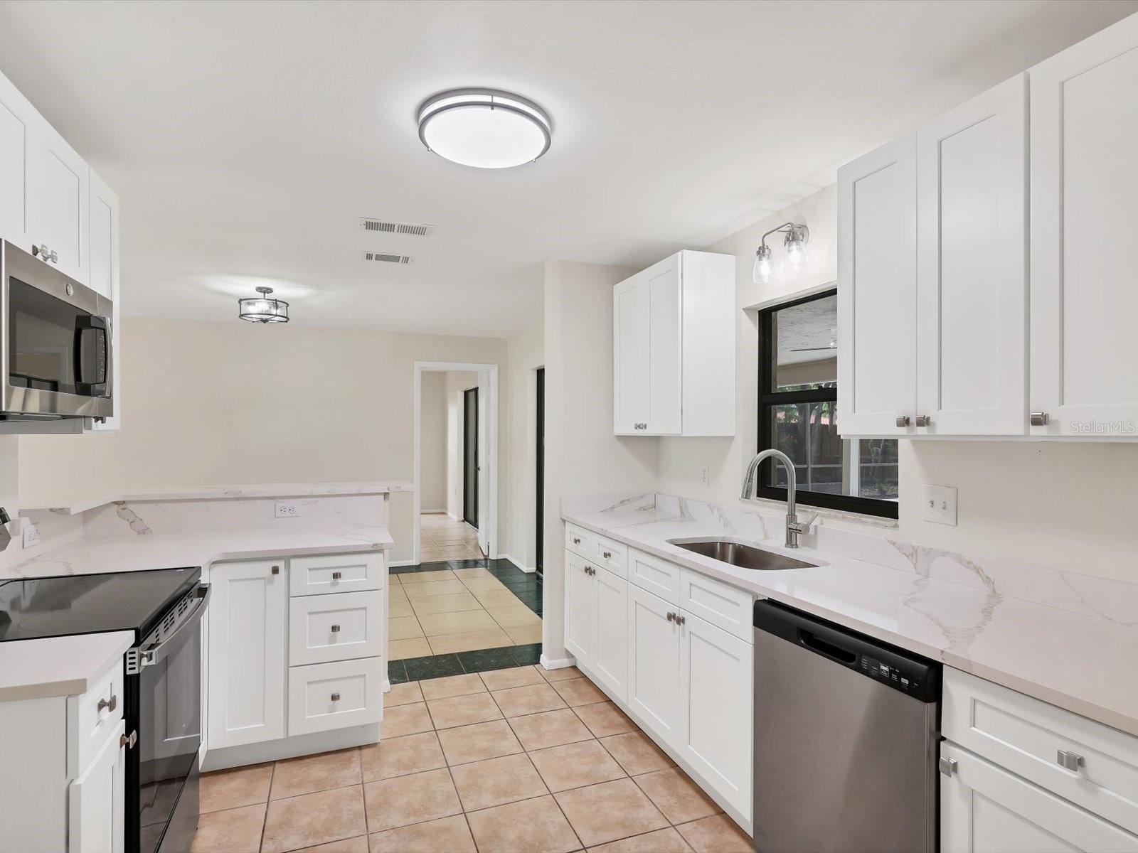 COUNTRY MEADOWS - Residential