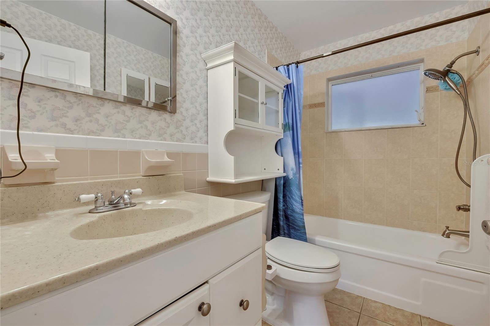 BEVERLY HILLS UNIT 02 - Residential