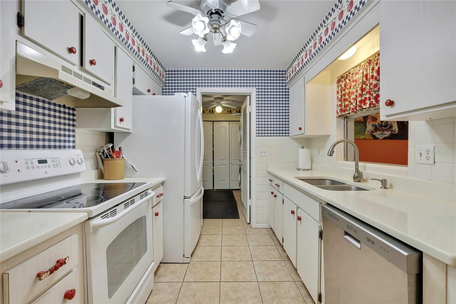 BEVERLY HILLS UNIT 02 - Residential