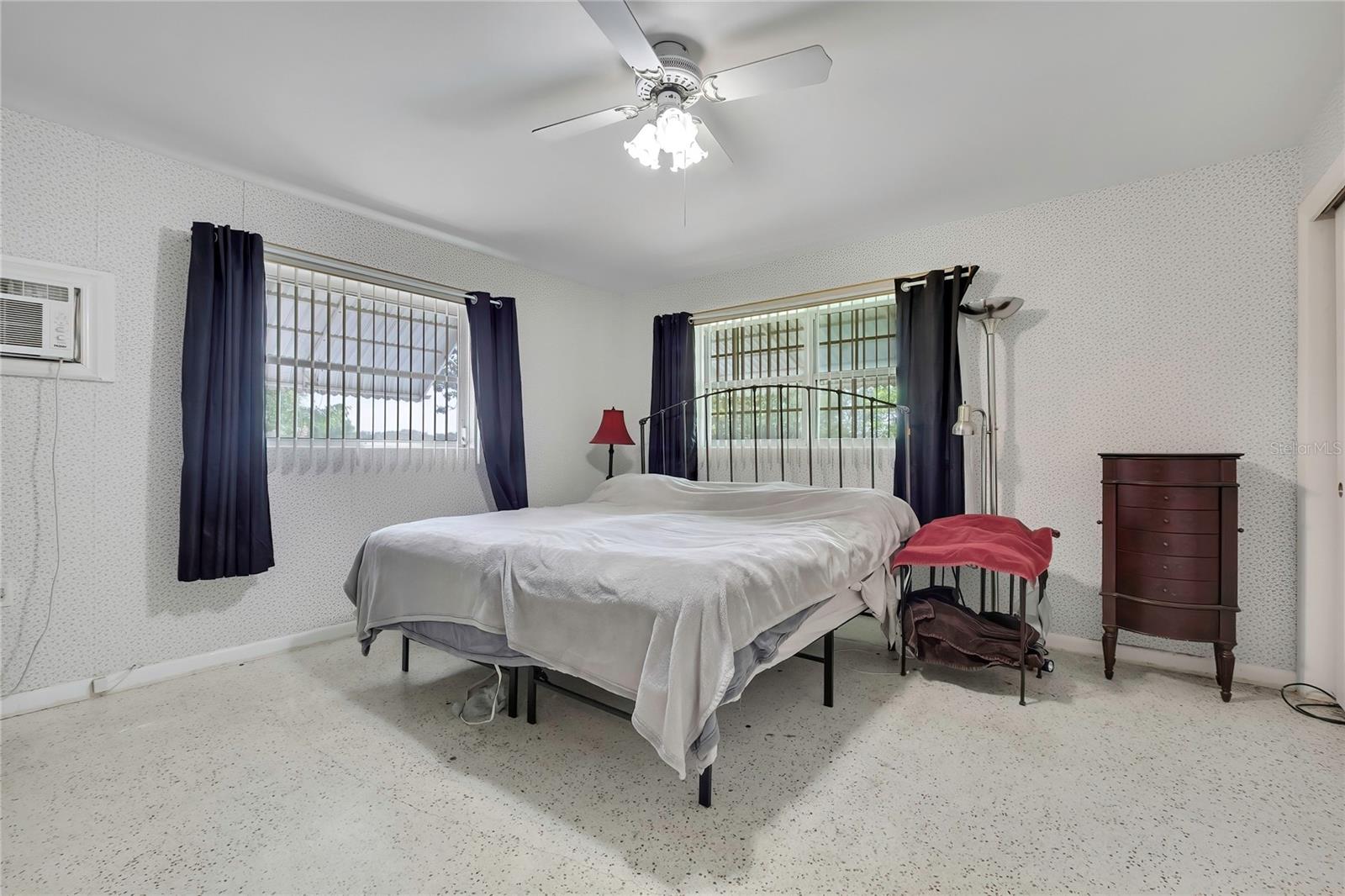 BEVERLY HILLS UNIT 02 - Residential