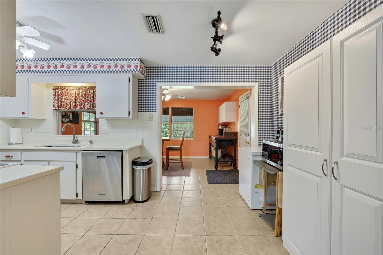 BEVERLY HILLS UNIT 02 - Residential