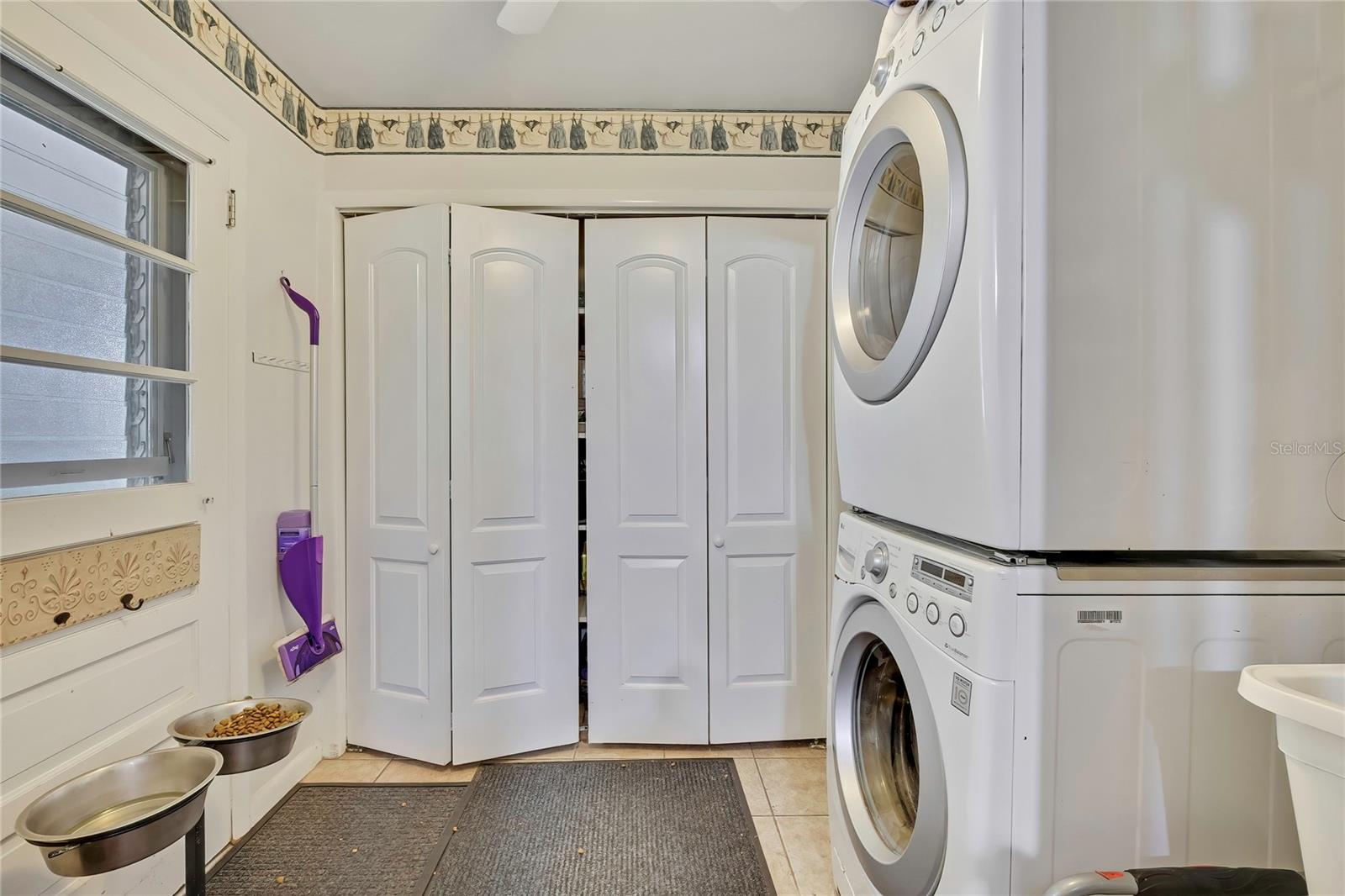 BEVERLY HILLS UNIT 02 - Residential