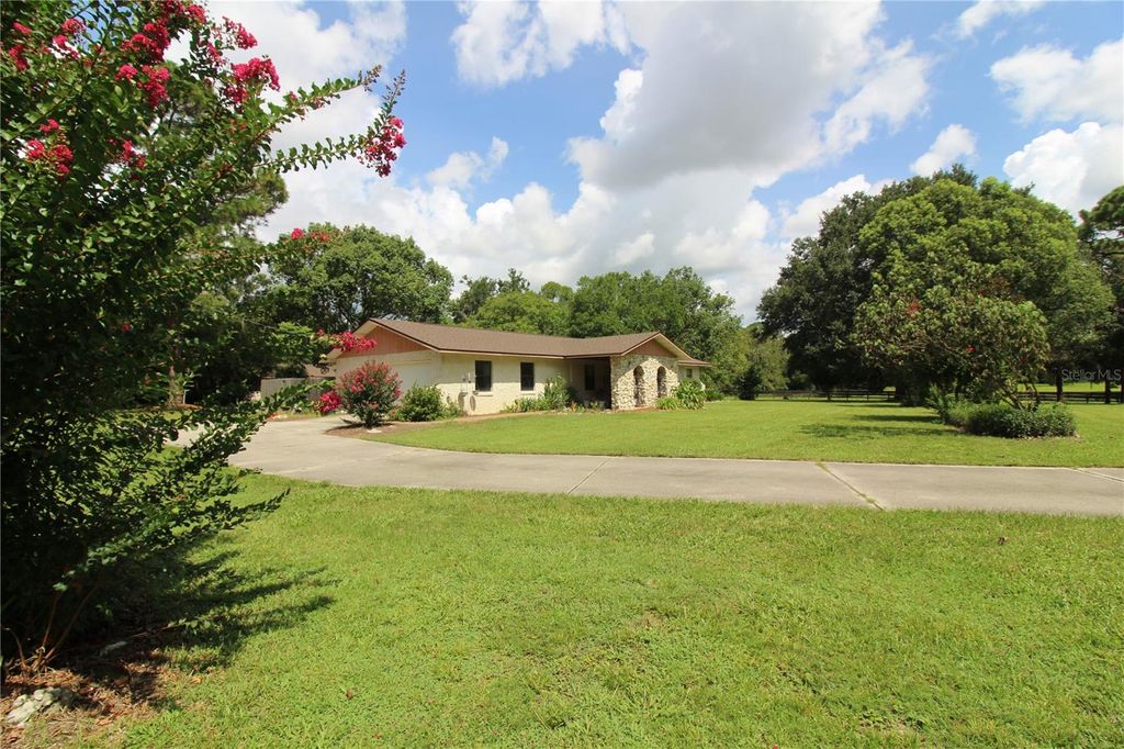 Photo of 8440 SW 73rd Avenue, Ocala, FL 34476 (MLS # OM724276)
