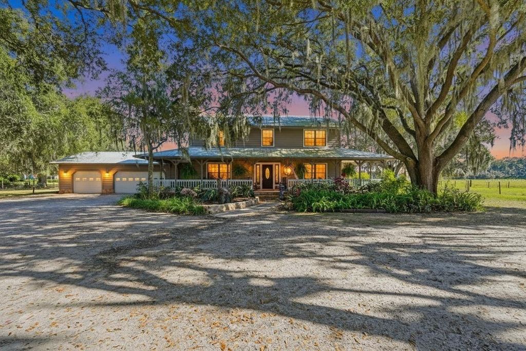 Photo of 2911 Walker Road, Lakeland, FL 33810 (MLS # TB8459359)