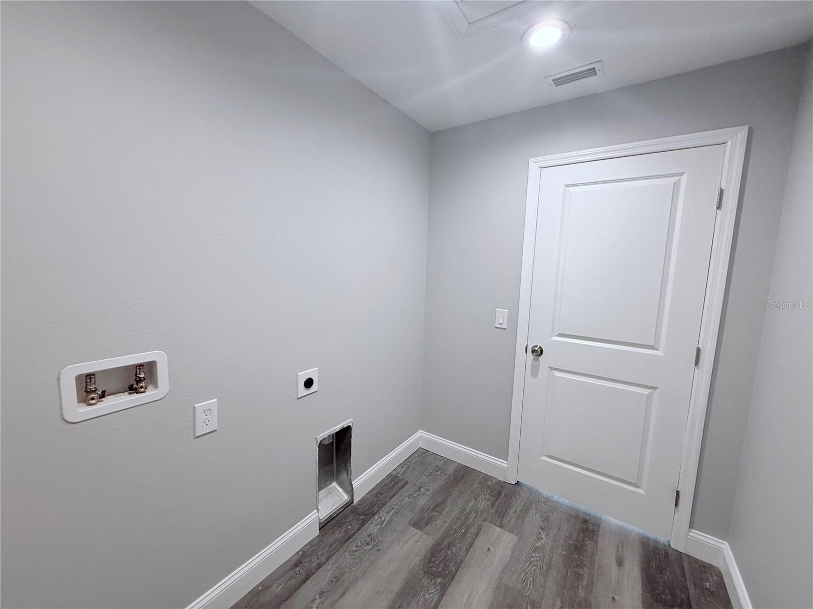 3329 ROXBURY DRIVE