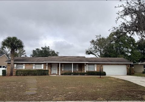 Photo of 614 S Sylvan Drive, Brandon, FL 33510 (MLS # TB8469033)