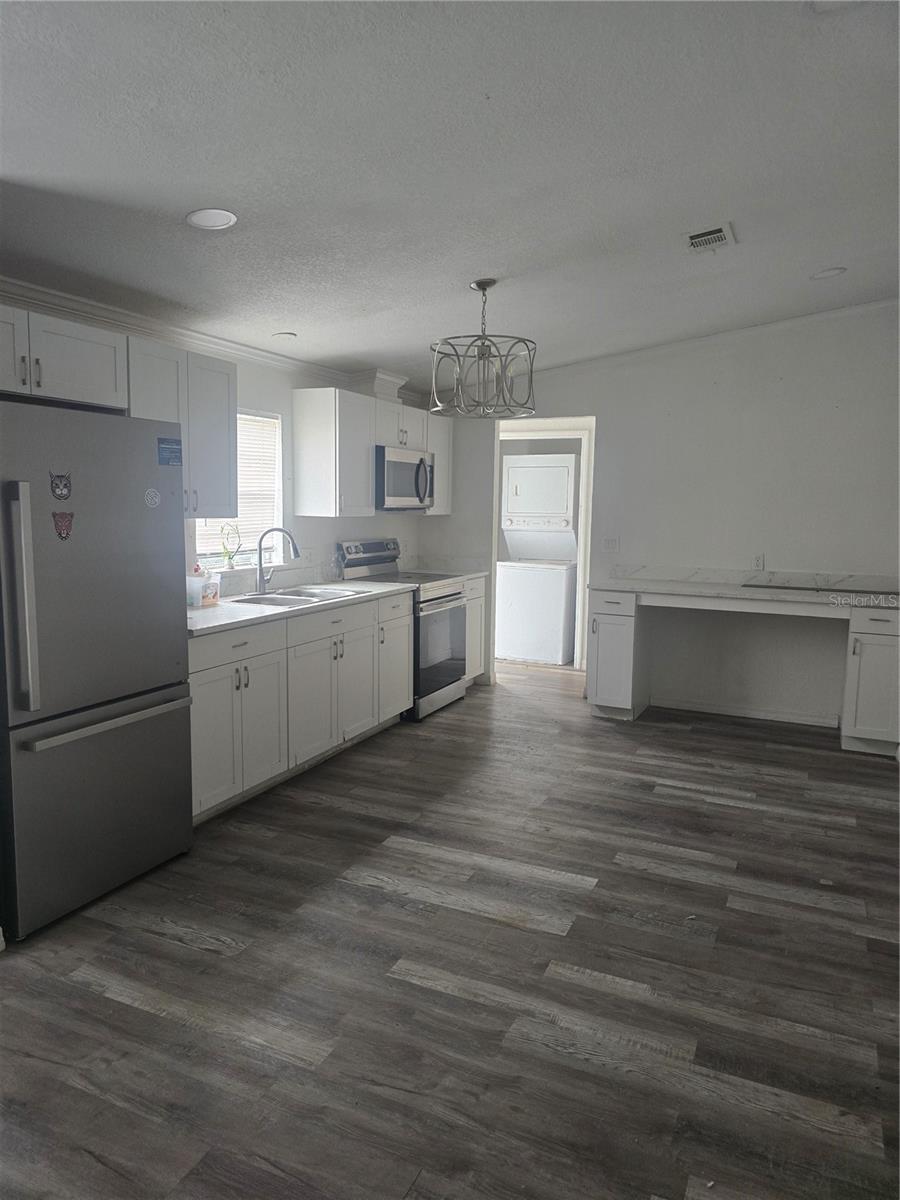 TROPICAL PARK UNIT 1 - Residential Lease