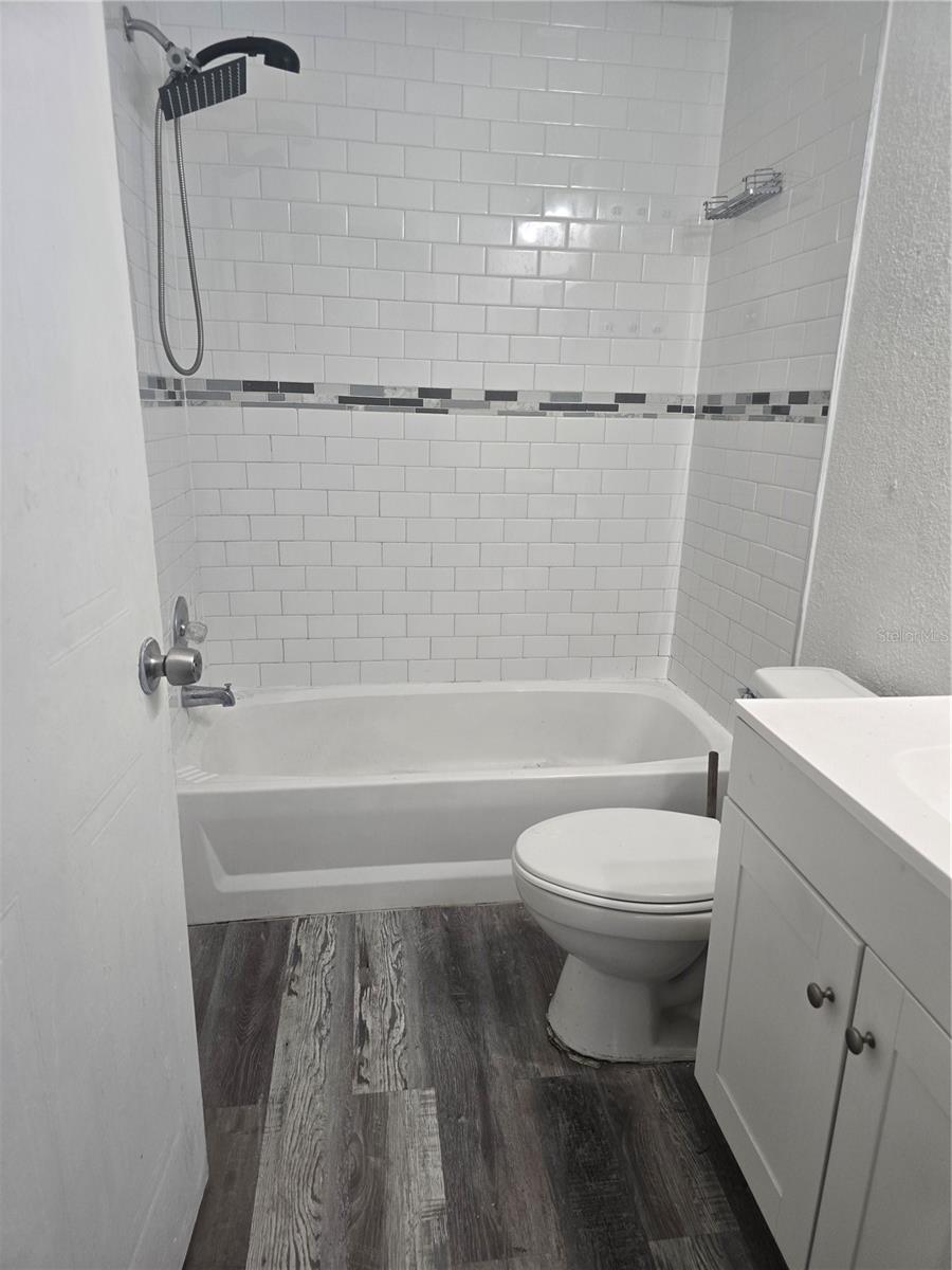 TROPICAL PARK UNIT 1 - Residential Lease