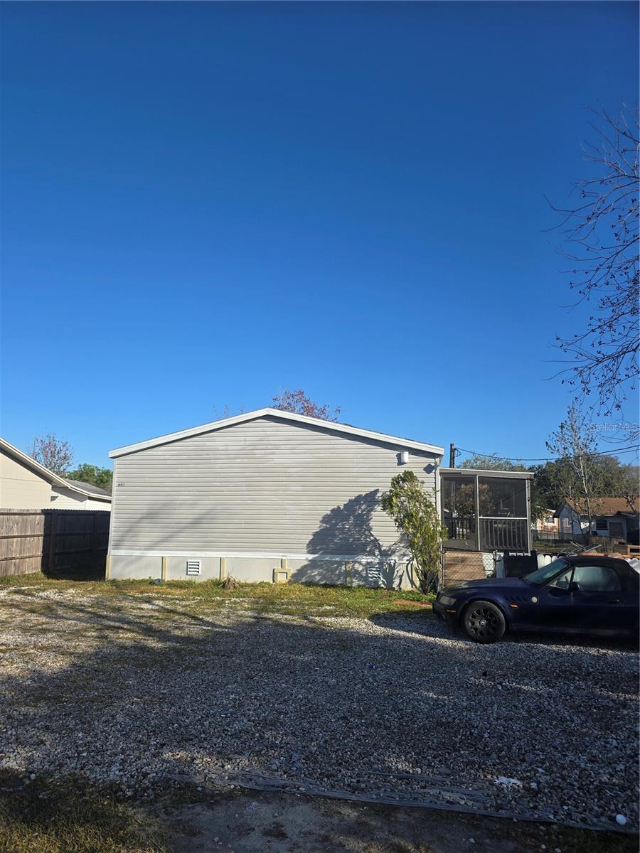 TROPICAL PARK UNIT 1 - Residential Lease