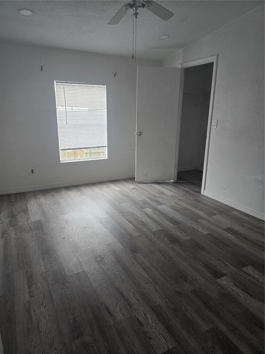 TROPICAL PARK UNIT 1 - Residential Lease