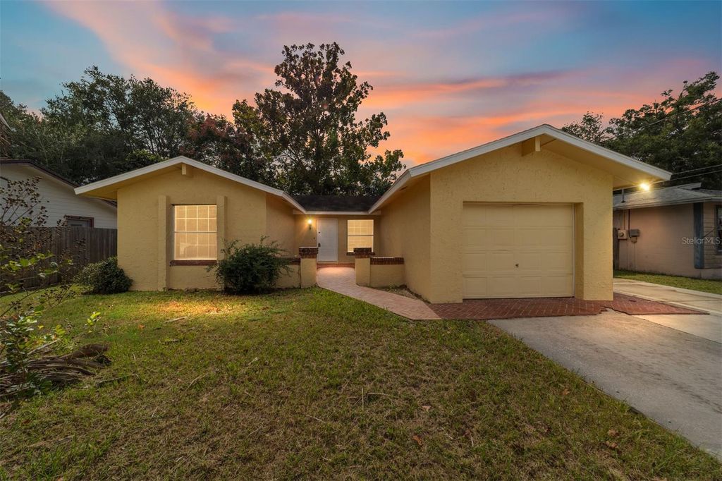 Photo of 1810 NE 29th Place, Ocala, FL 34479 (MLS # OM723637)