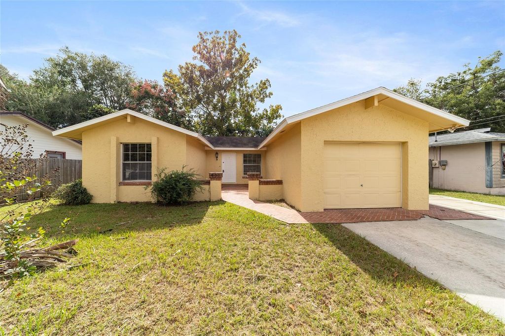 Photo of 1810 NE 29th Place, Ocala, FL 34479 (MLS # OM723637)