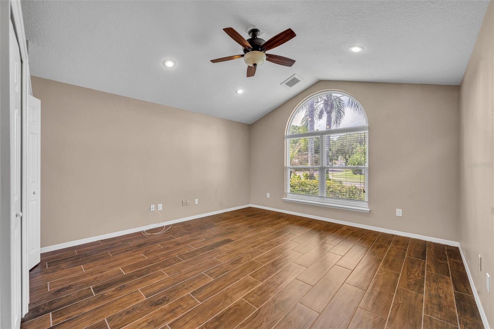 LOST CREEK - Residential