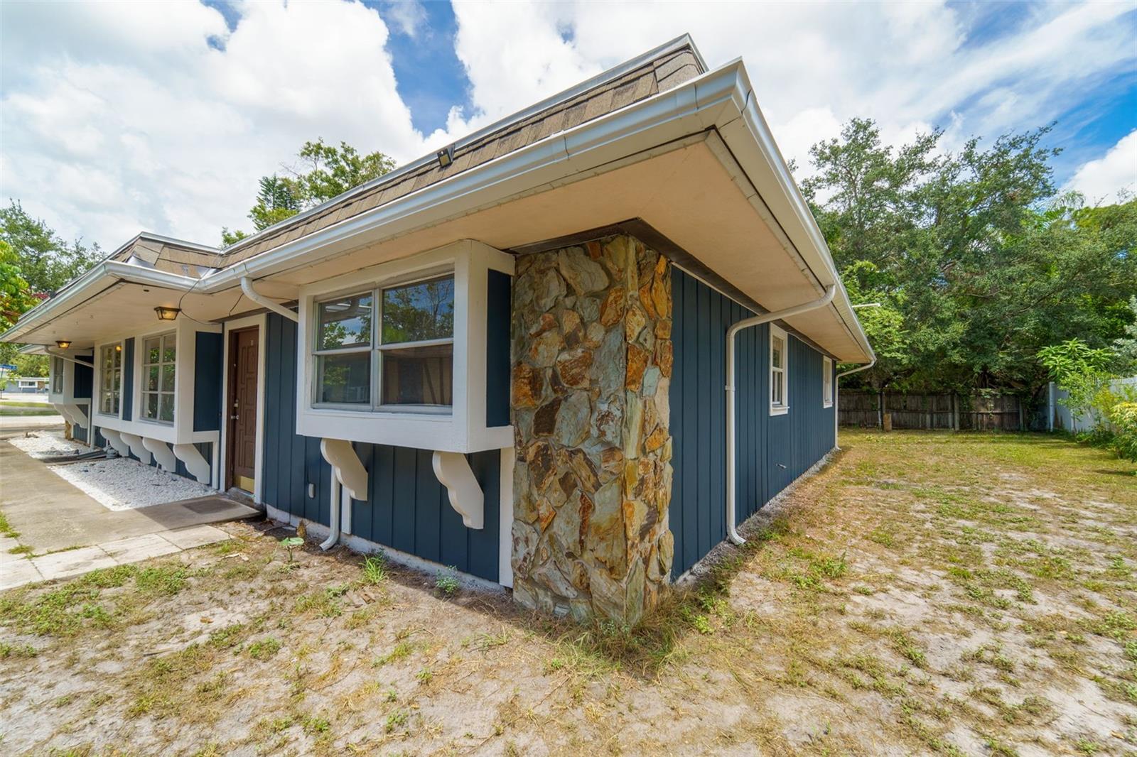 3517 SHERWOOD DRIVE