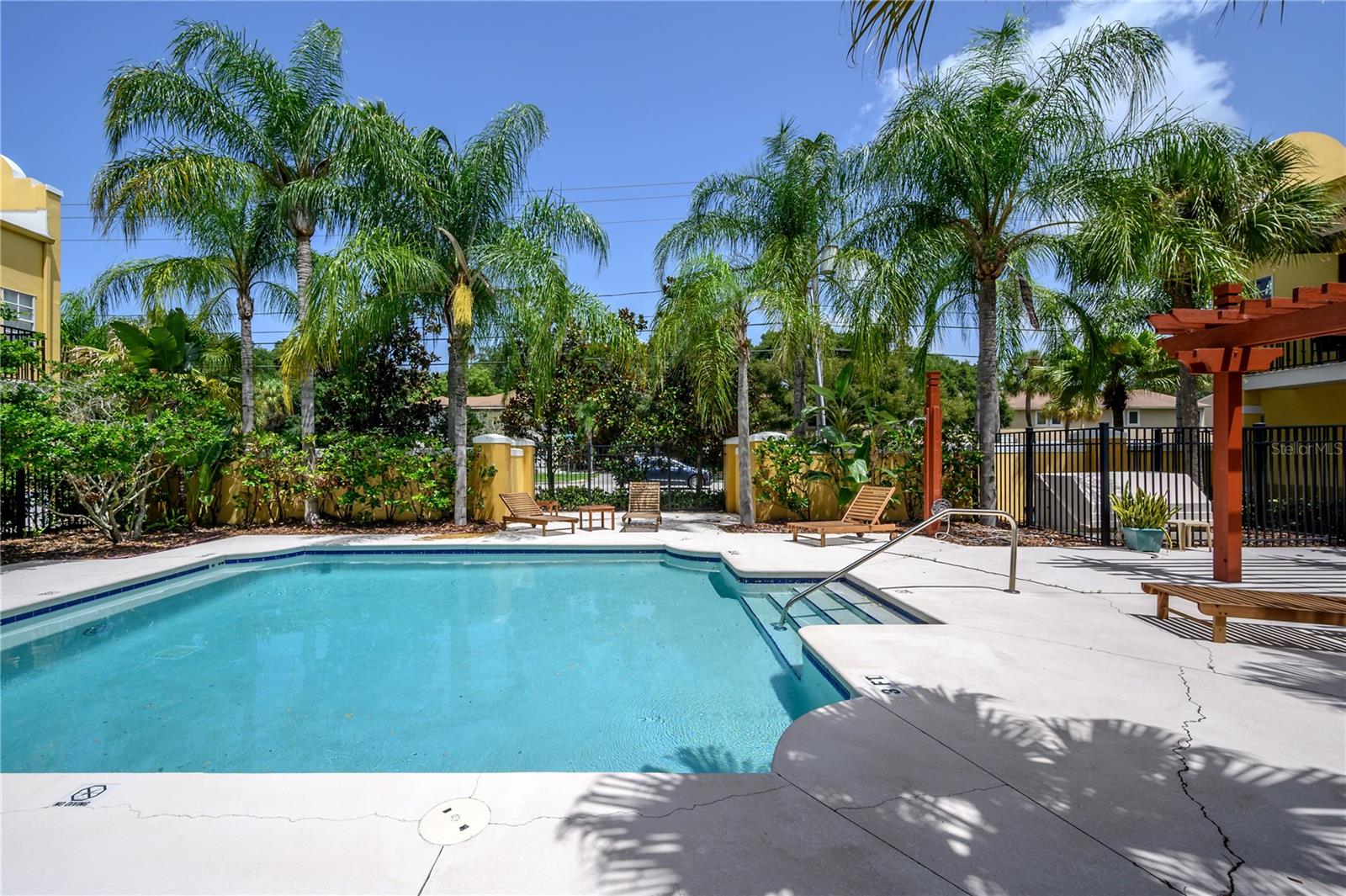 LAS PALMAS AT BALLAST POINT TOWNHOMES - Residential