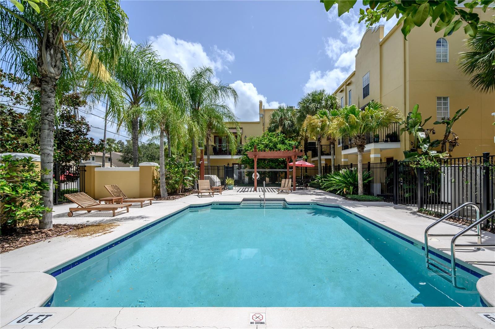 LAS PALMAS AT BALLAST POINT TOWNHOMES - Residential