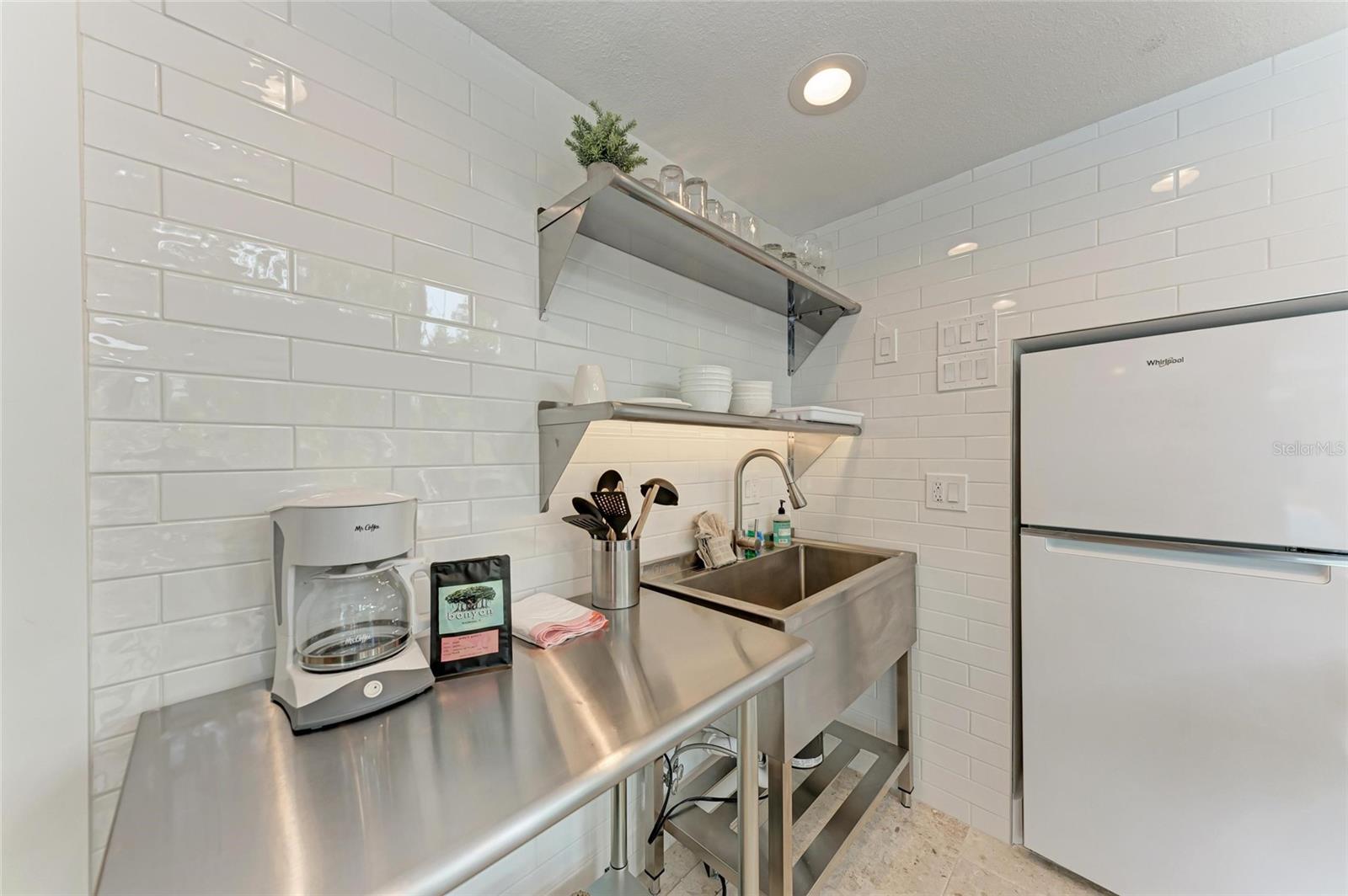 ISLAND CEDARS - Residential