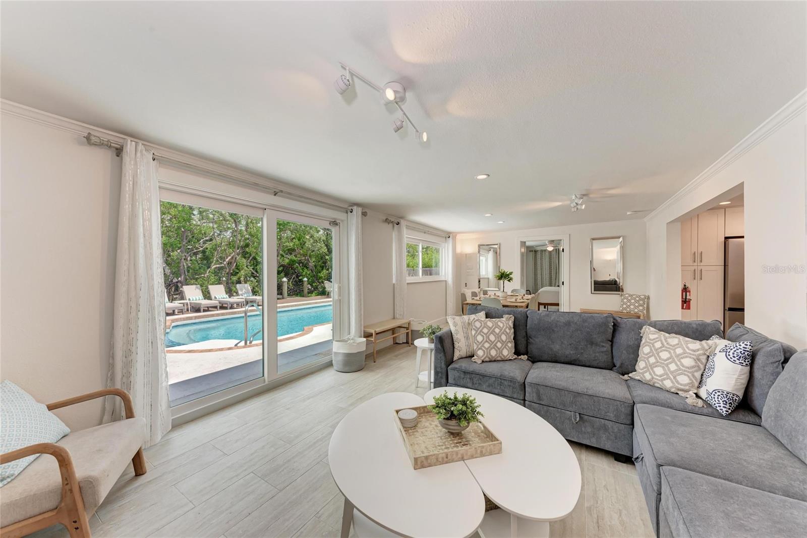 ISLAND CEDARS - Residential