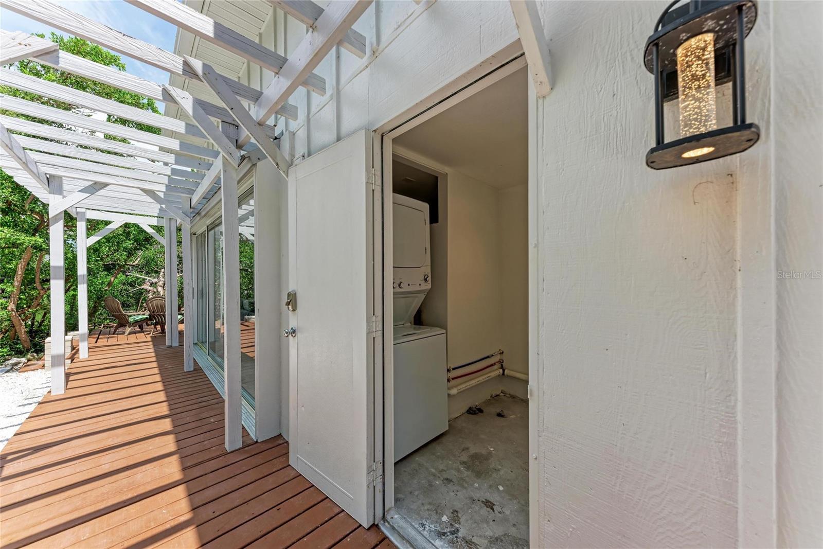 ISLAND CEDARS - Residential