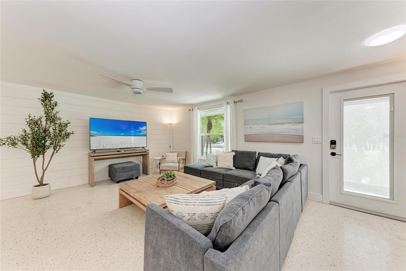 ISLAND CEDARS - Residential