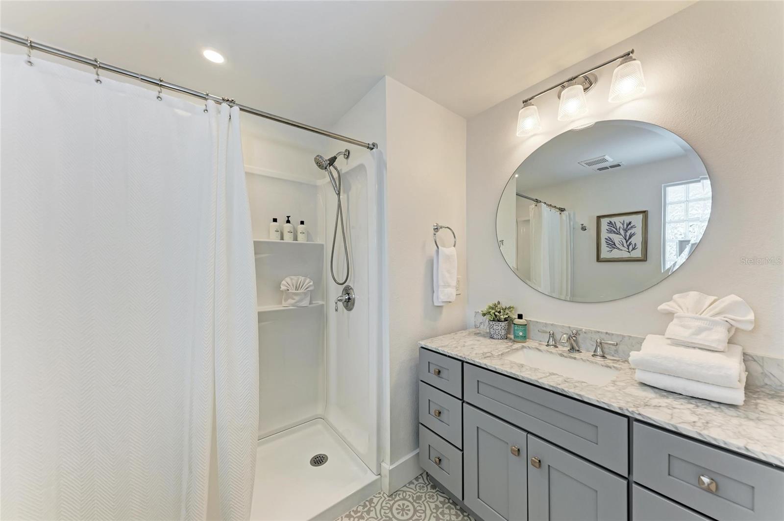 ISLAND CEDARS - Residential