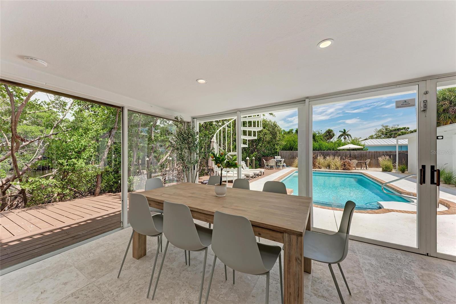 ISLAND CEDARS - Residential