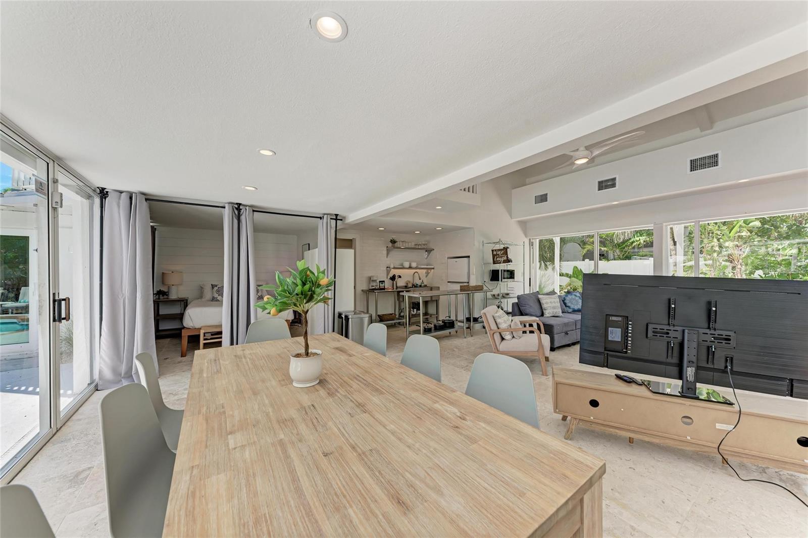 ISLAND CEDARS - Residential