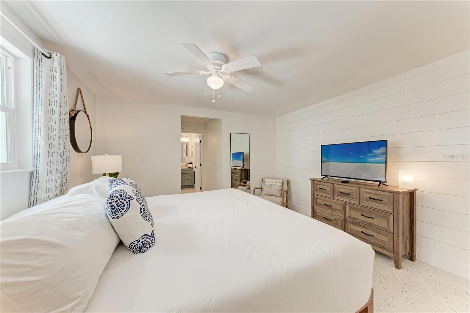 ISLAND CEDARS - Residential