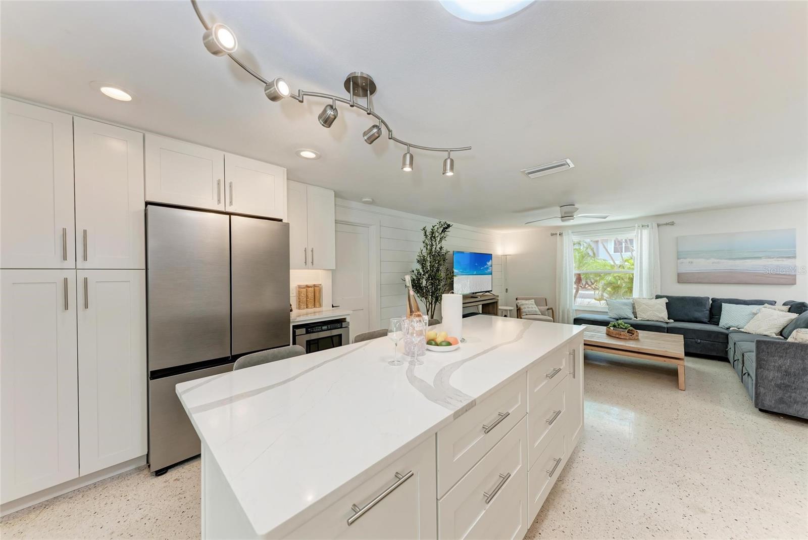 ISLAND CEDARS - Residential