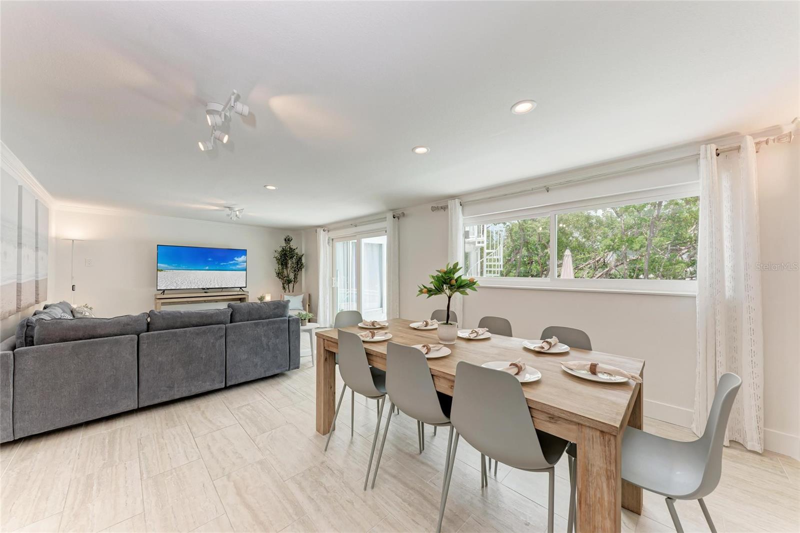 ISLAND CEDARS - Residential