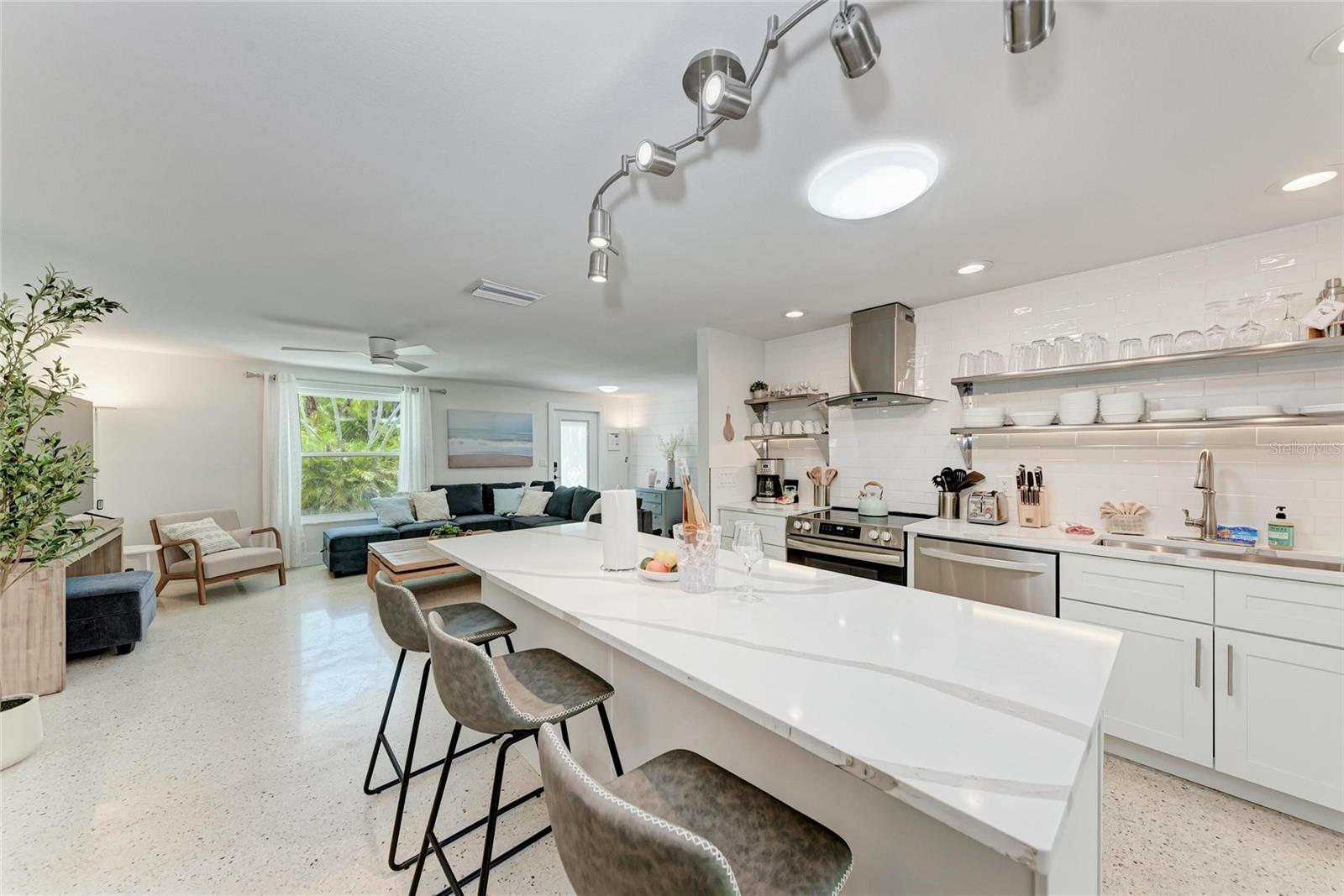 ISLAND CEDARS - Residential