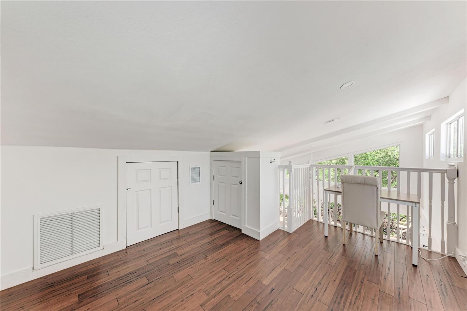 ISLAND CEDARS - Residential